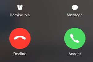 Aceptar o rechazar una llamada telefónica en el iPhone