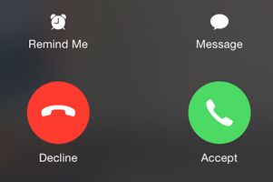 Accept or Decline Phone Call on iPhone