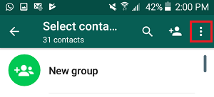 icono de menú de 3 puntos en la pantalla de contactos de WhatsApp de un teléfono Android