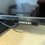 ¿Existe un puerto HDMI para el Samsung Smart TV, o está escondido en otra parte?