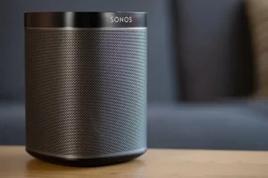 ¿Cuál es la mejor manera de conectar mi TV Samsung y Sonos One?