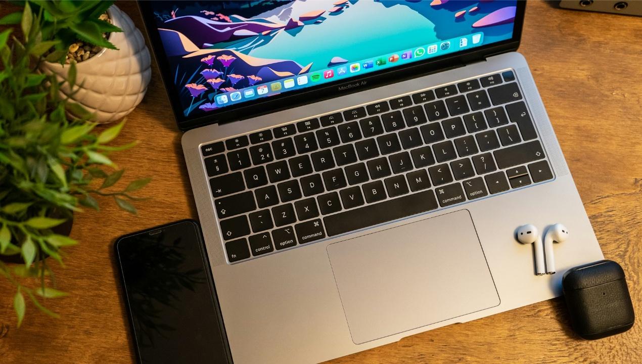 MacBook Pro OLED en el año 2026