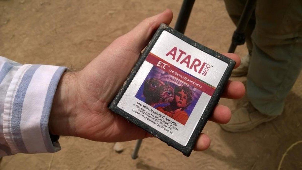 historia real videojuego E.T. de Atari en vertedero