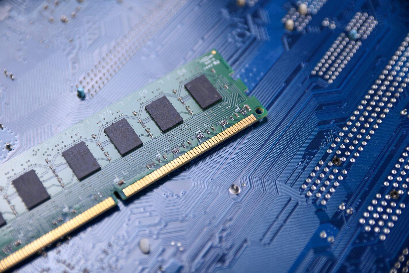 Memoria DDR5 y ataque Rowhammer Phoenix