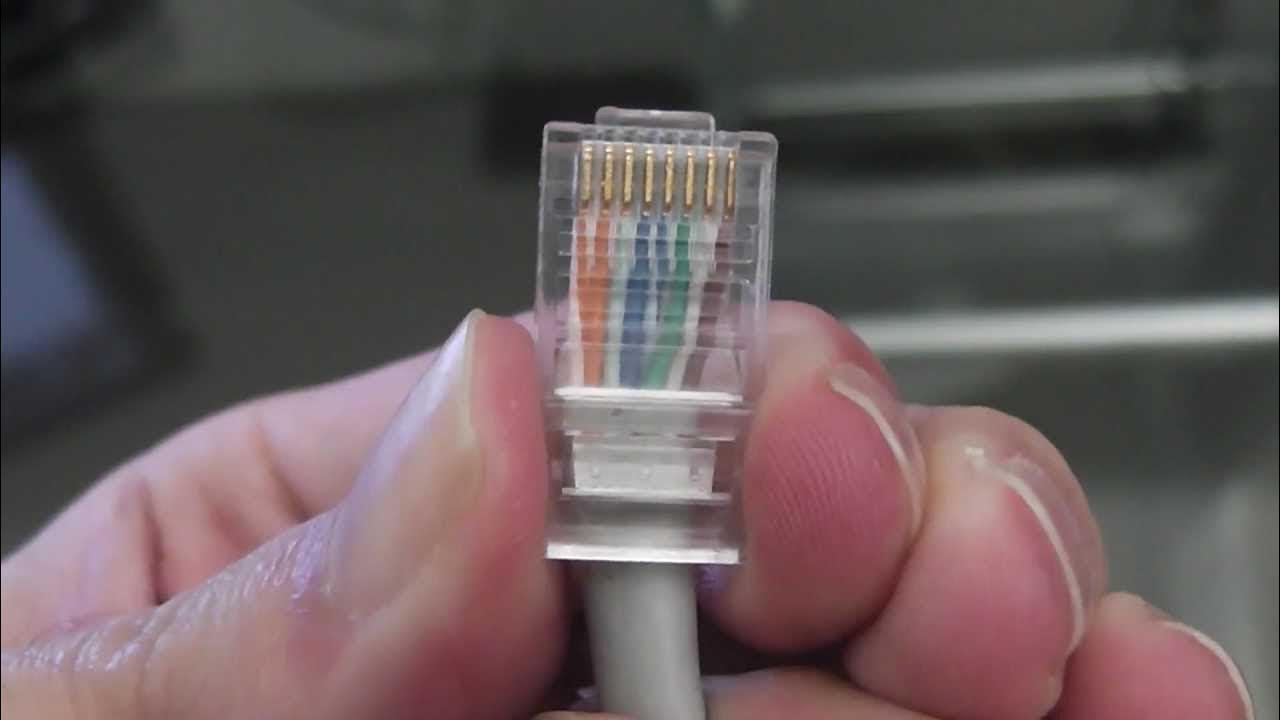 Montaje de cable cruzado UTP con conectores RJ45