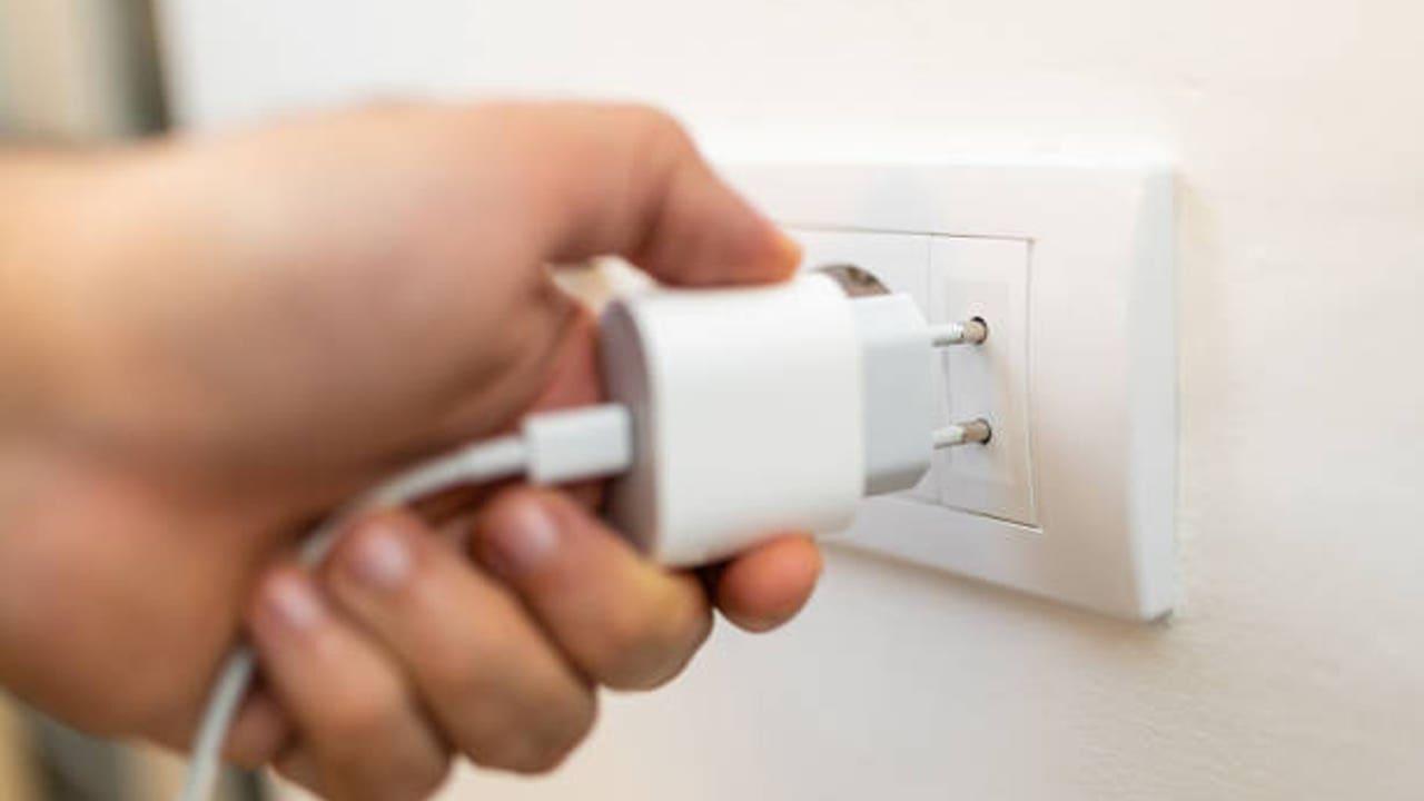 Instalación de enchufes de superficie sin obras