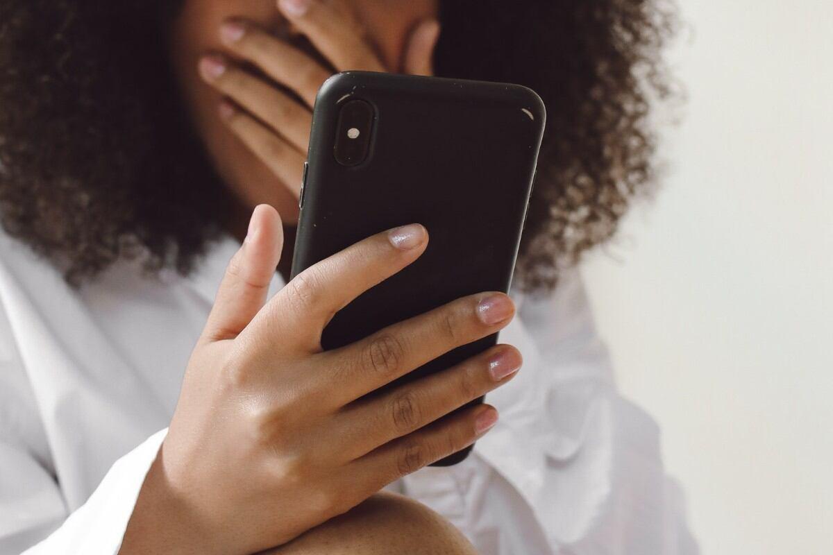 Limpieza de superficies de plástico pegajosas