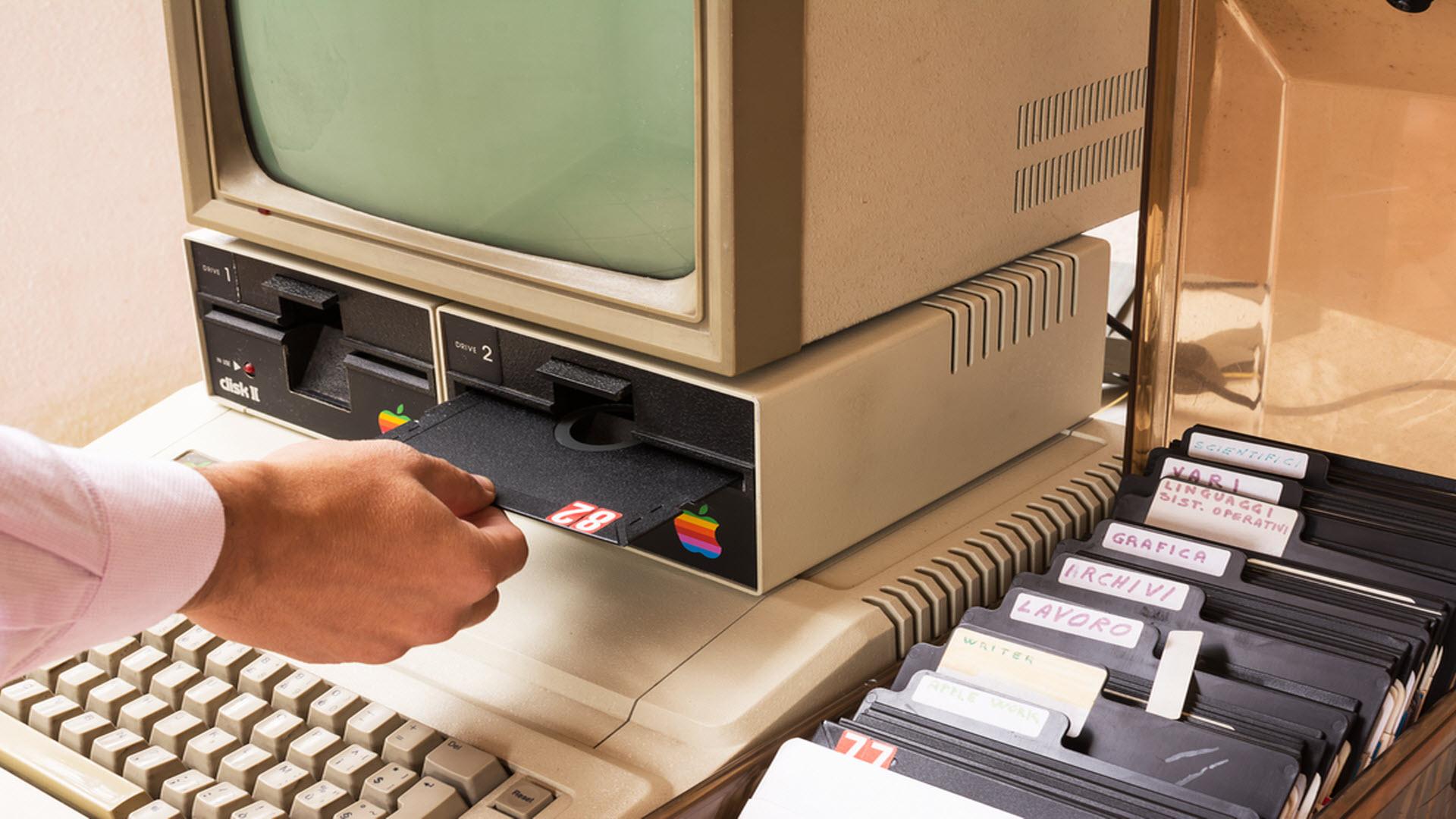 historia del primer virus informatico