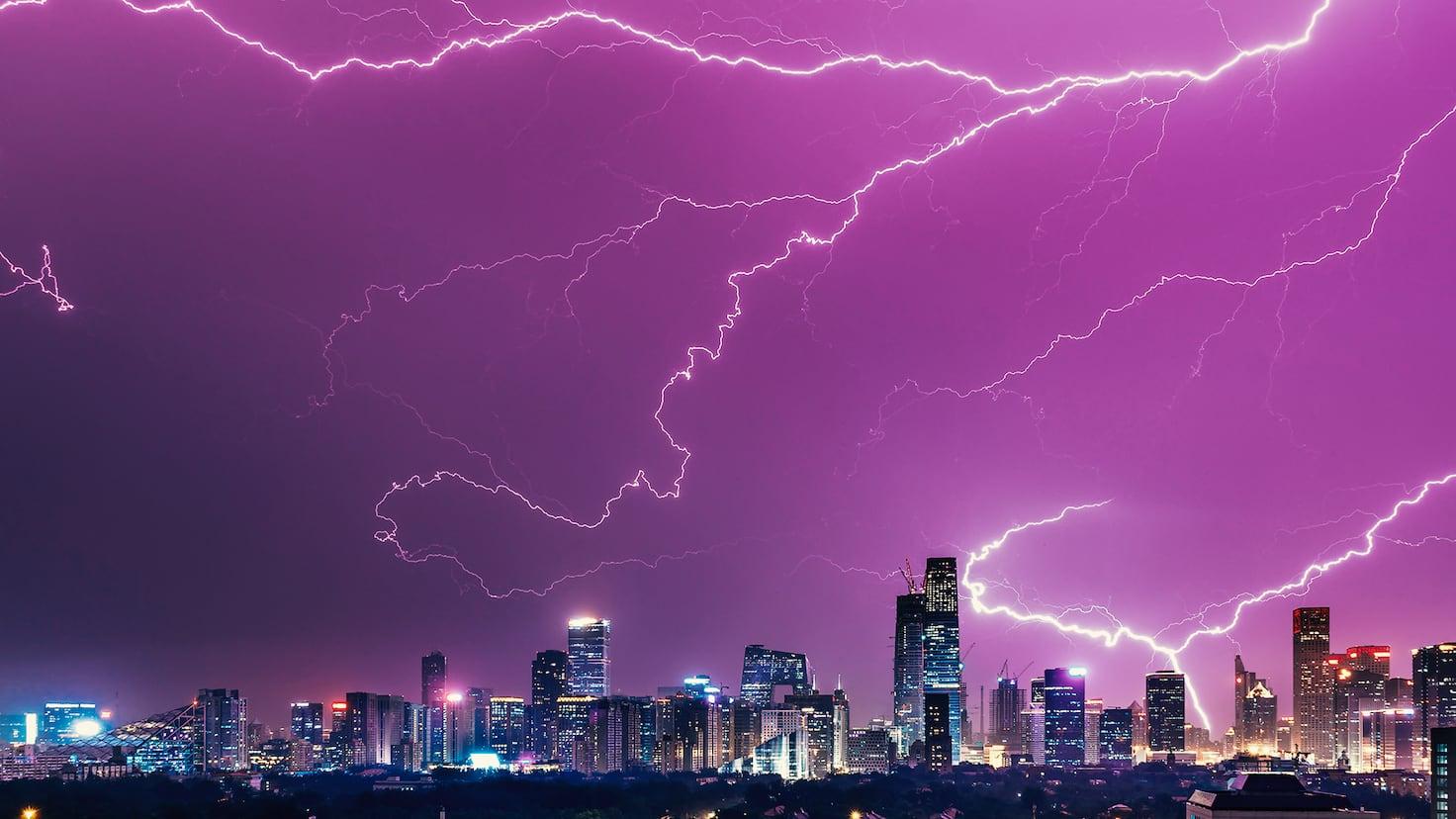 Desconectar antena y equipos electrónicos