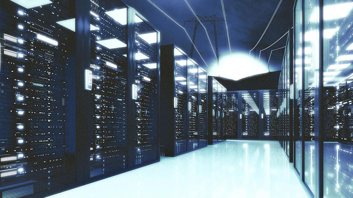 Centro de datos orbital y paneles solares