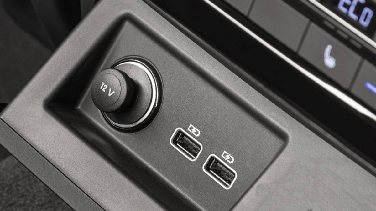 Puerto USB del coche y riesgos de privacidad