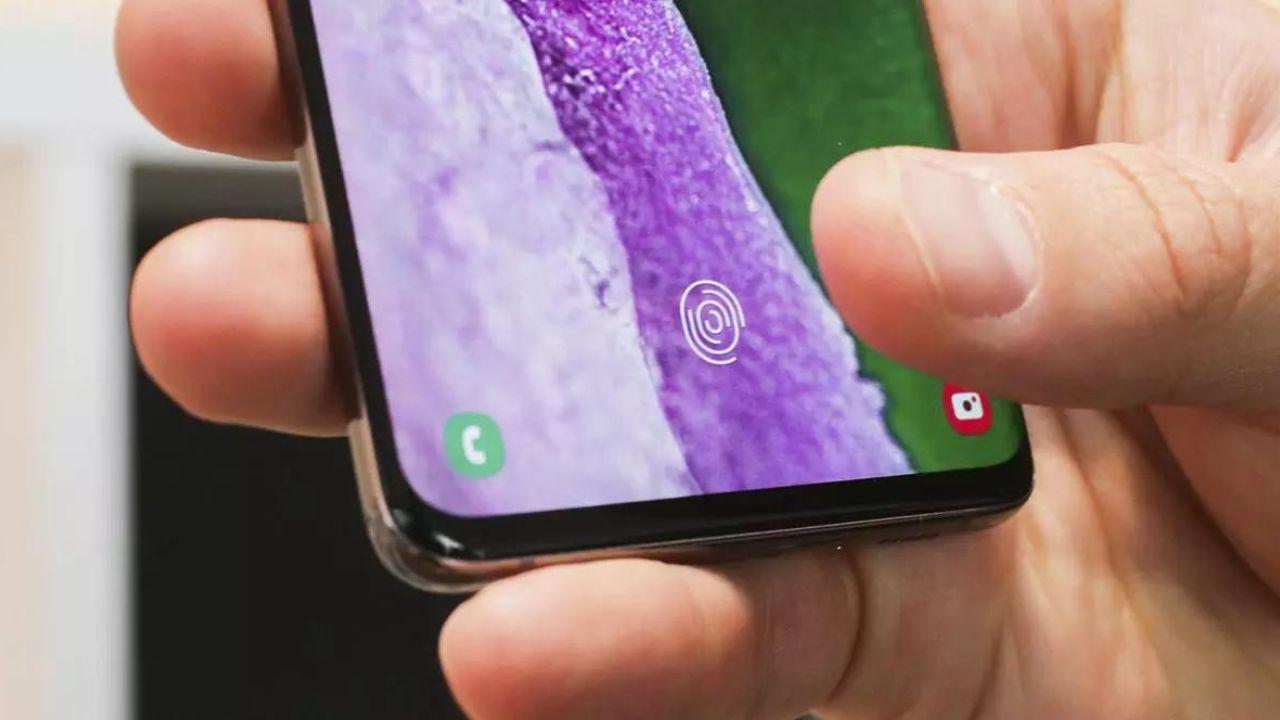 lector de huellas bajo pantalla en móvil