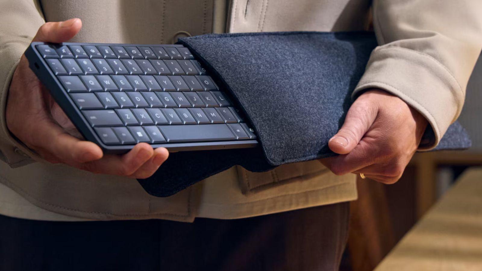 Diseño del HP EliteBoard G1a en escritorio