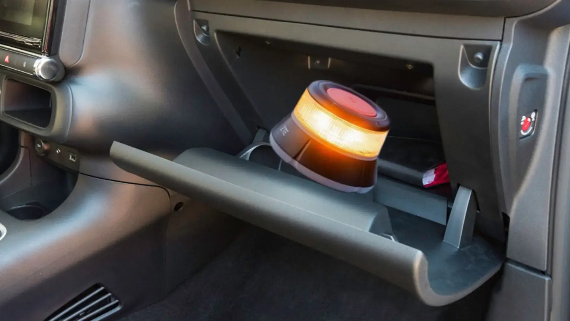 Dispositivo V16 en coche Dispositivo V16 en coche