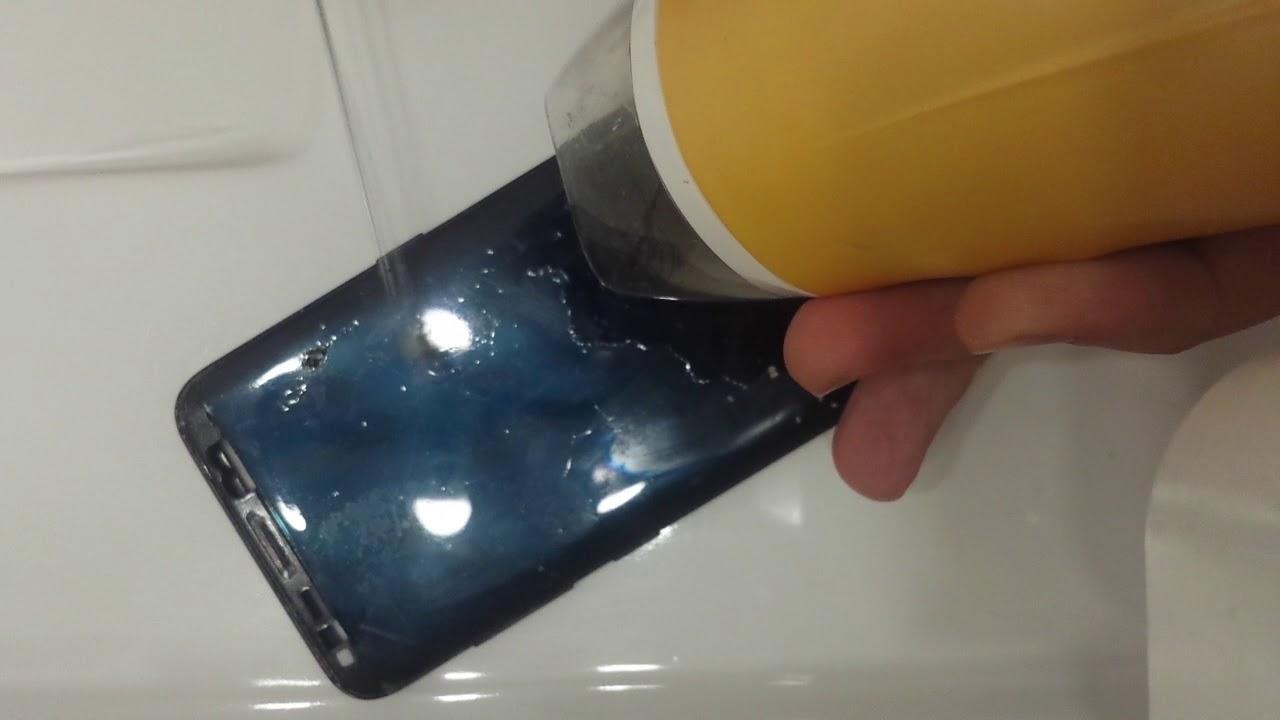 limpiar pegamento de la carcasa del móvil