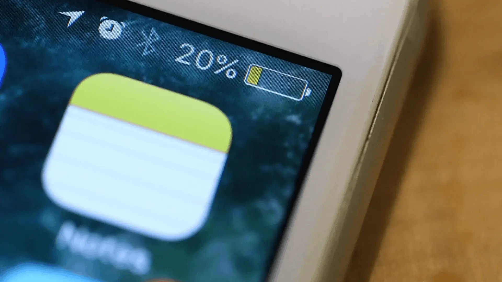 Why does the iPhone battery turn yellow and how to fix it