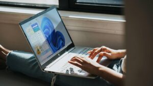 servir modelo de lenguaje grande desde una workstation local