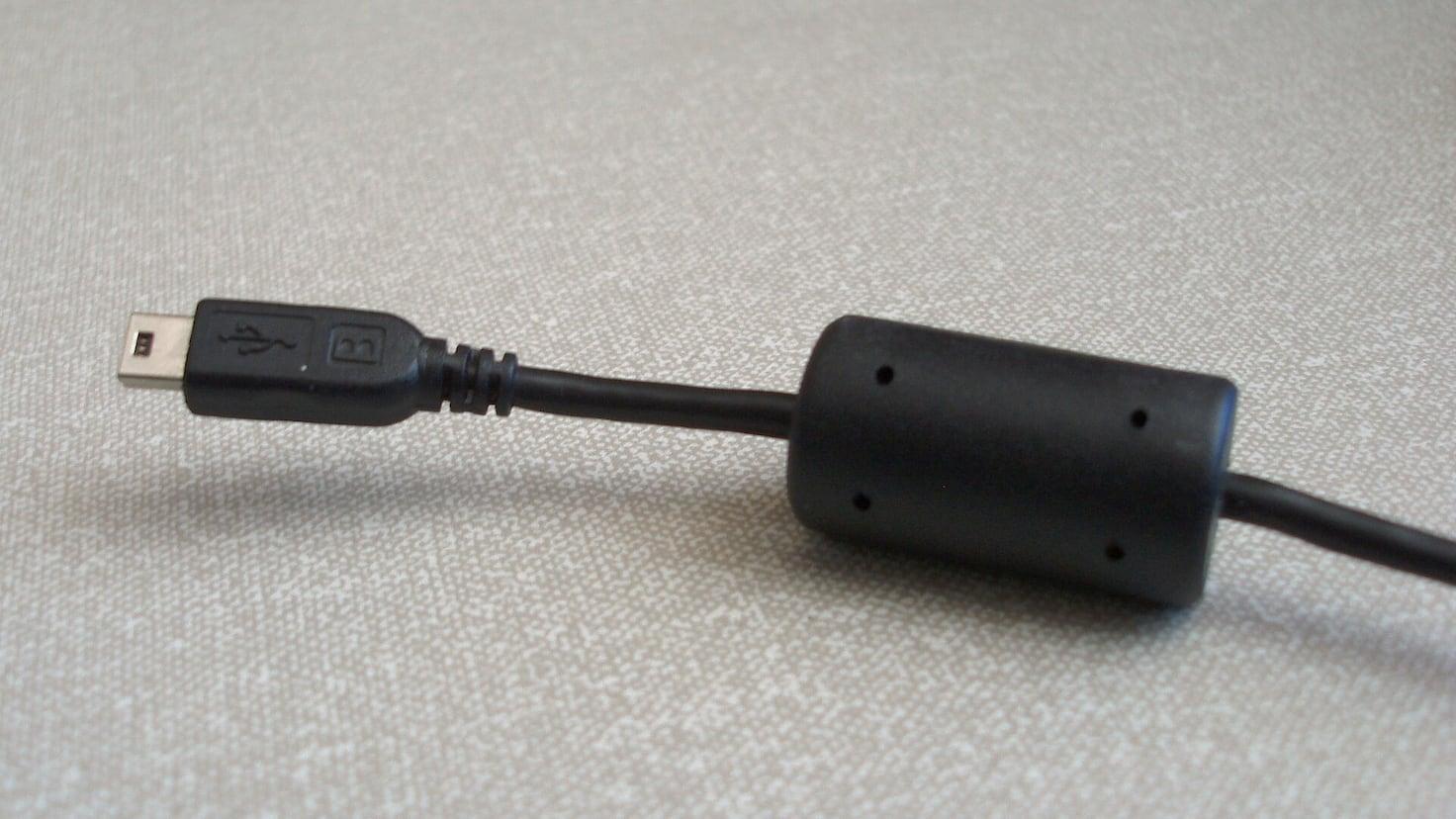 Núcleo de ferrita en cable Núcleo de ferrita en cable