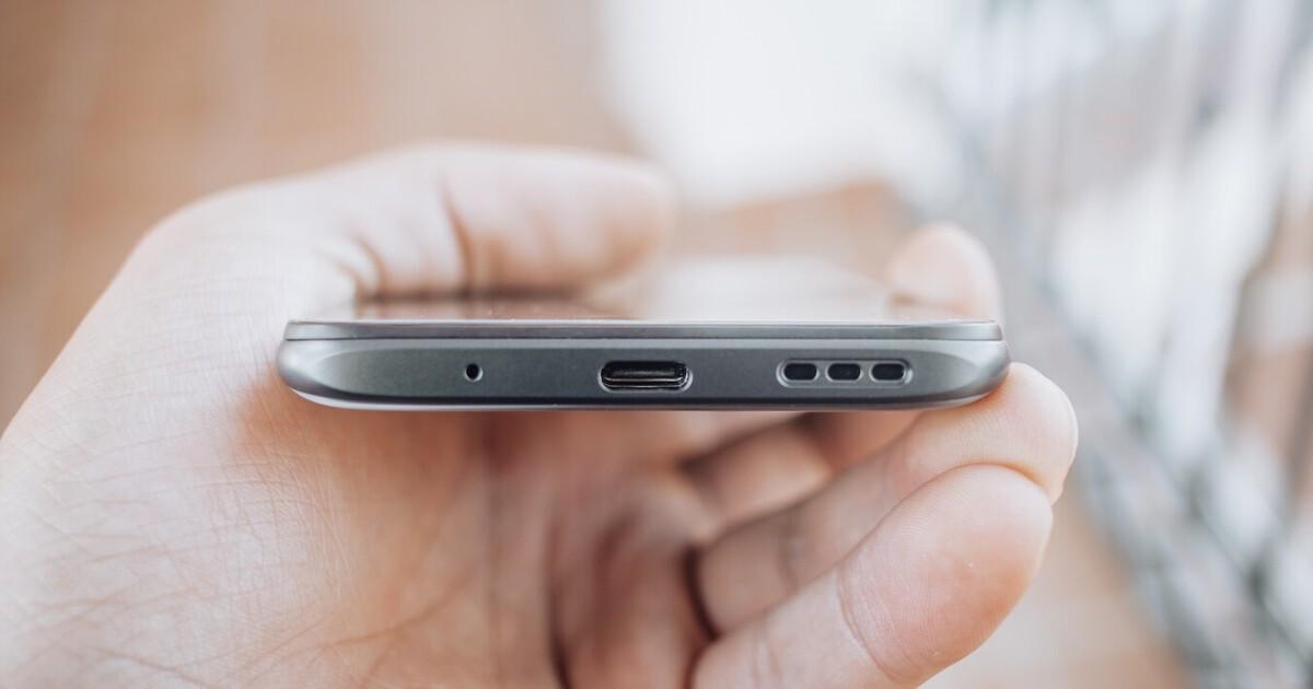 Pasos para limpiar el micrófono del móvil