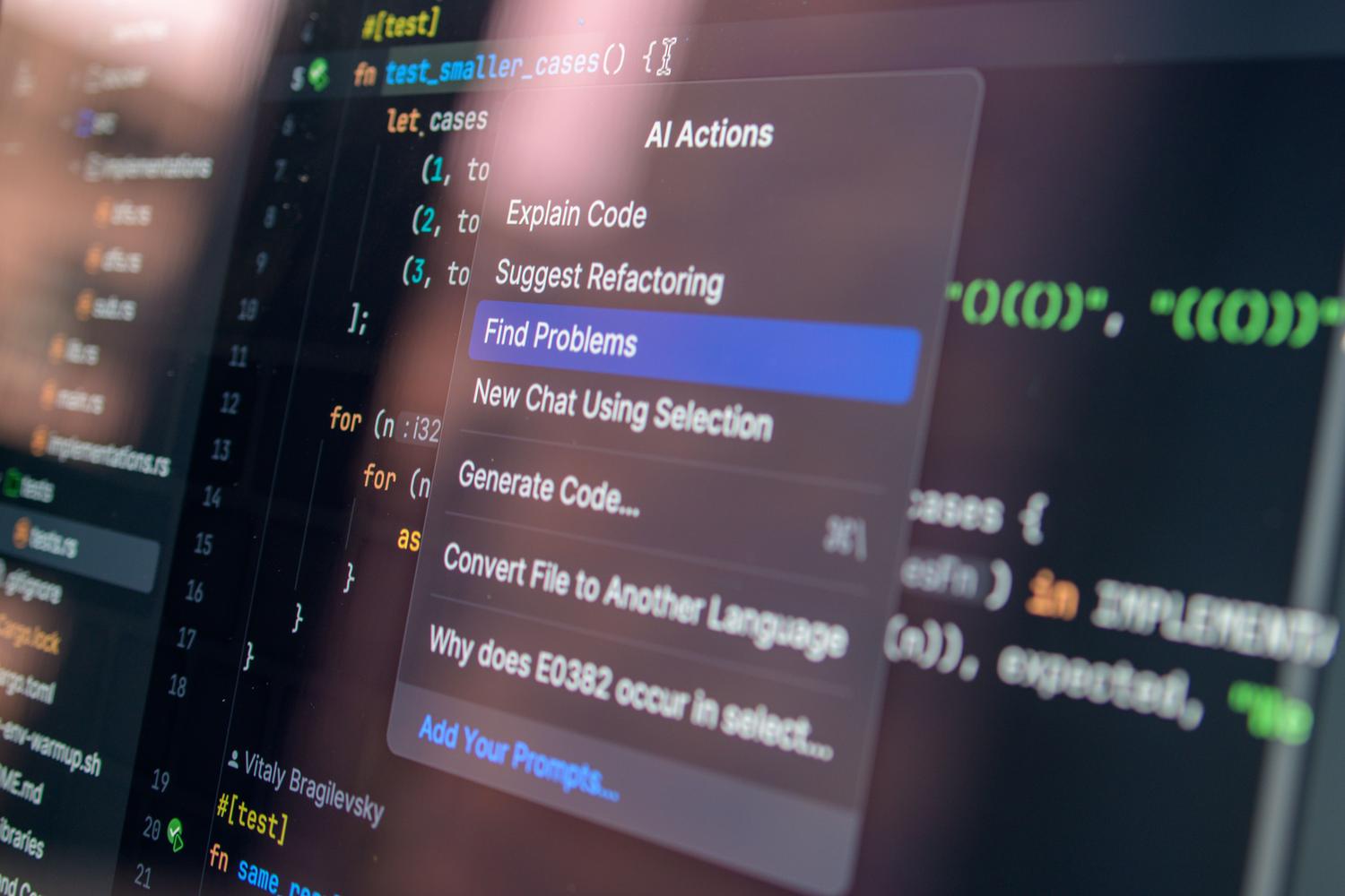 Pantalla de ordenador mostrando un entorno de programación asistido por IA para el desarrollo de modelos de ML.