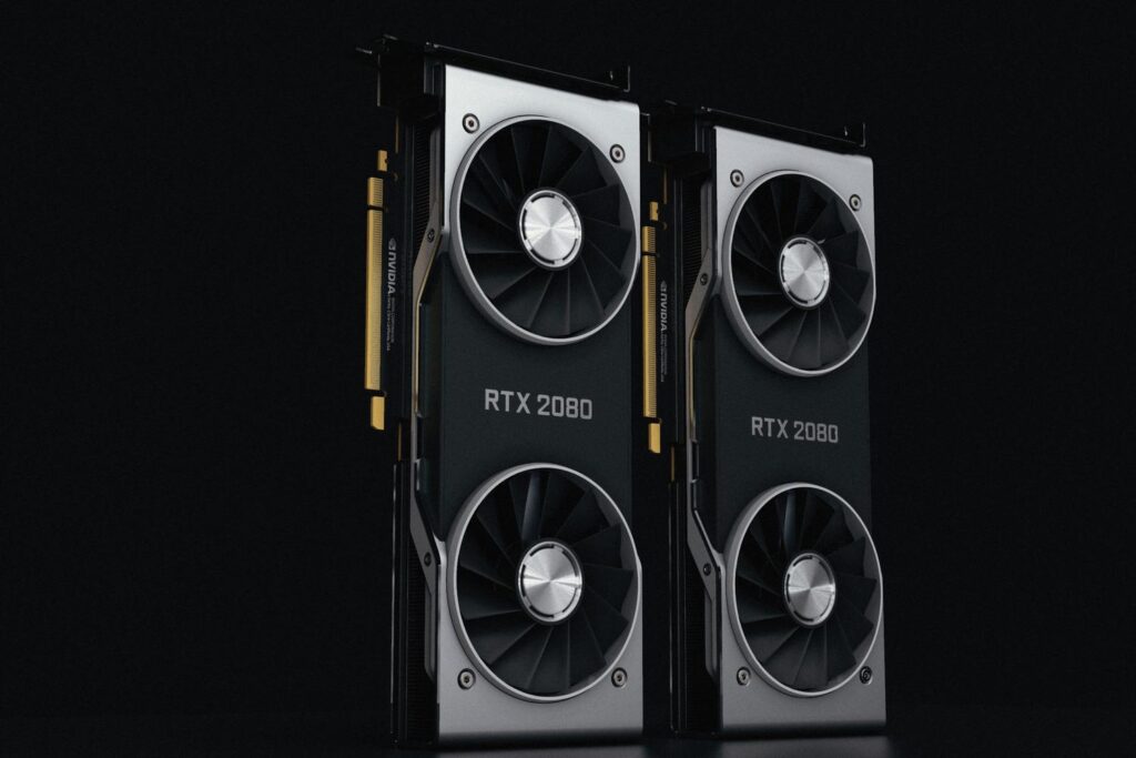 Primer plano de dos tarjetas gráficas NVIDIA GeForce RTX 2080, representando el hardware de alto rendimiento necesario para CUDA y OpenCL.