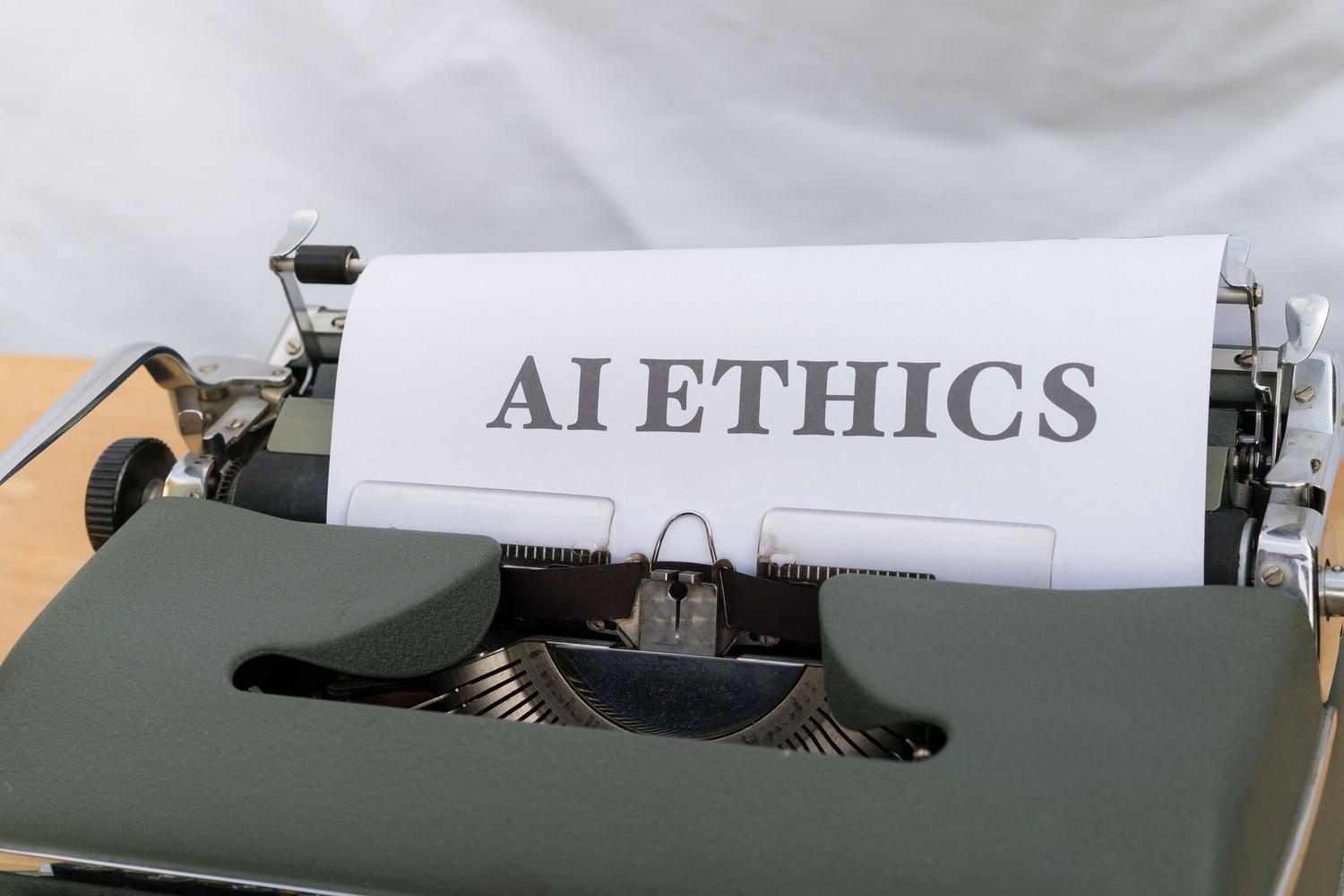 Máquina de escribir vintage con el texto 'AI ETHICS', ilustrando la importancia de la ética en el desarrollo de la IA médica.