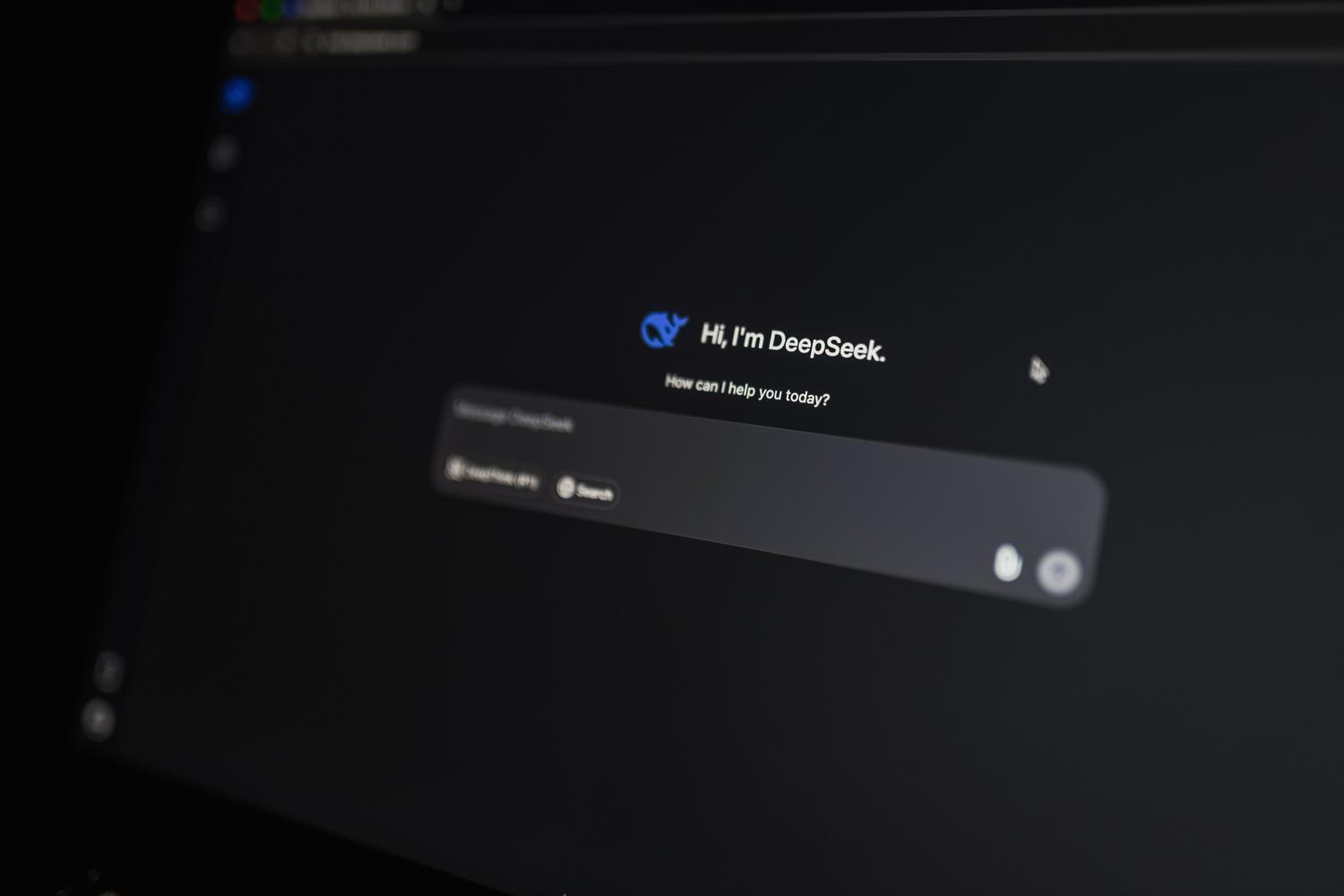 Interfaz de chat de inteligencia artificial en una pantalla de ordenador para resumir textos