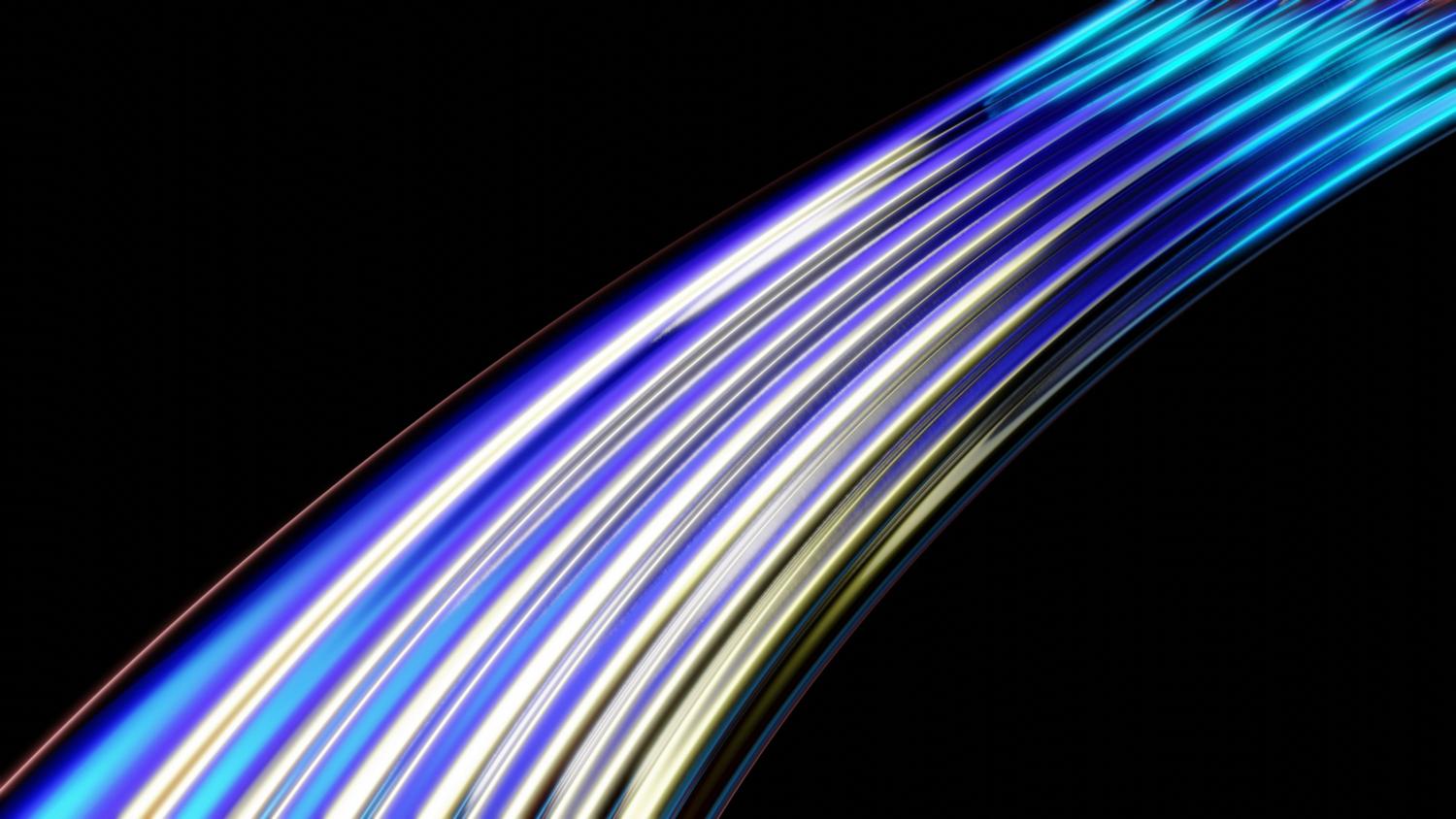 Concepto visual de velocidad y optimización tecnológica con trazos de luz dinámicos sobre fondo oscuro