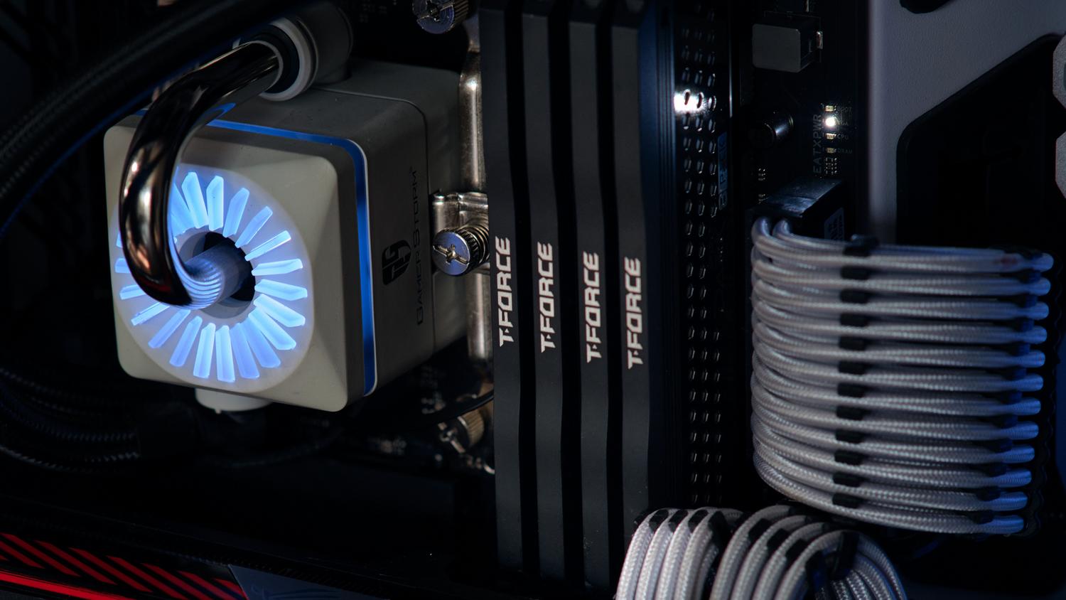 Sistema de refrigeración avanzada en un PC, fundamental para mantener el rendimiento máximo del hardware durante el juego.