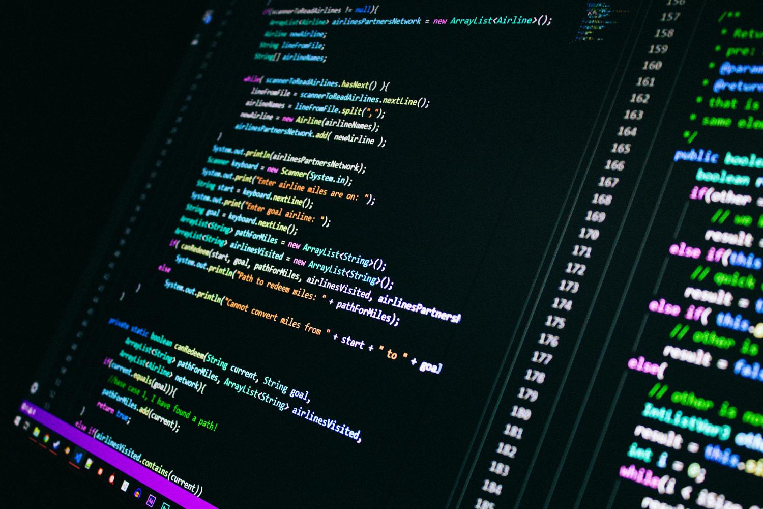 Código de programación colorido en una pantalla, representando la complejidad y estructura de los proyectos de Machine Learning. Código de programación colorido en una pantalla, representando la complejidad y estructura de los proyectos de Machine Learning.