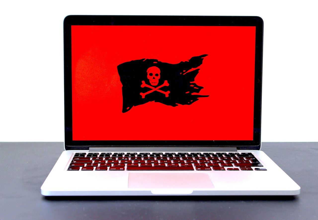 Pantalla de ordenador mostrando un mensaje de error del sistema, representando un fallo tras una actualización.