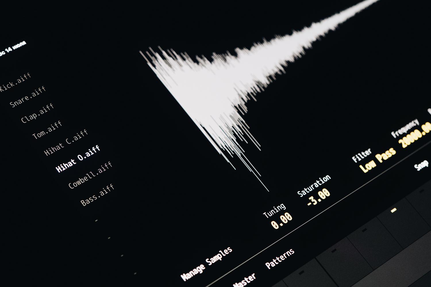 Interfaz digital de edición de audio mostrando ondas sonoras detalladas Interfaz digital de edición de audio mostrando ondas sonoras detalladas
